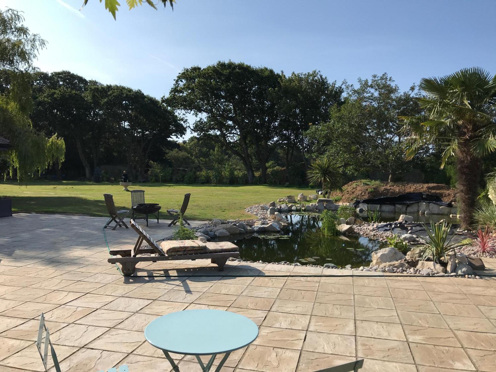 Stay At 'The Elms' In Tranquil Church Norton, Selsey - Ground Floor Bedroom, Own Private Bathroom, Quiet Beach, 2 Acre Garden By The Sea, On Edge Of Wildlife Nature Reserve Exterior foto
