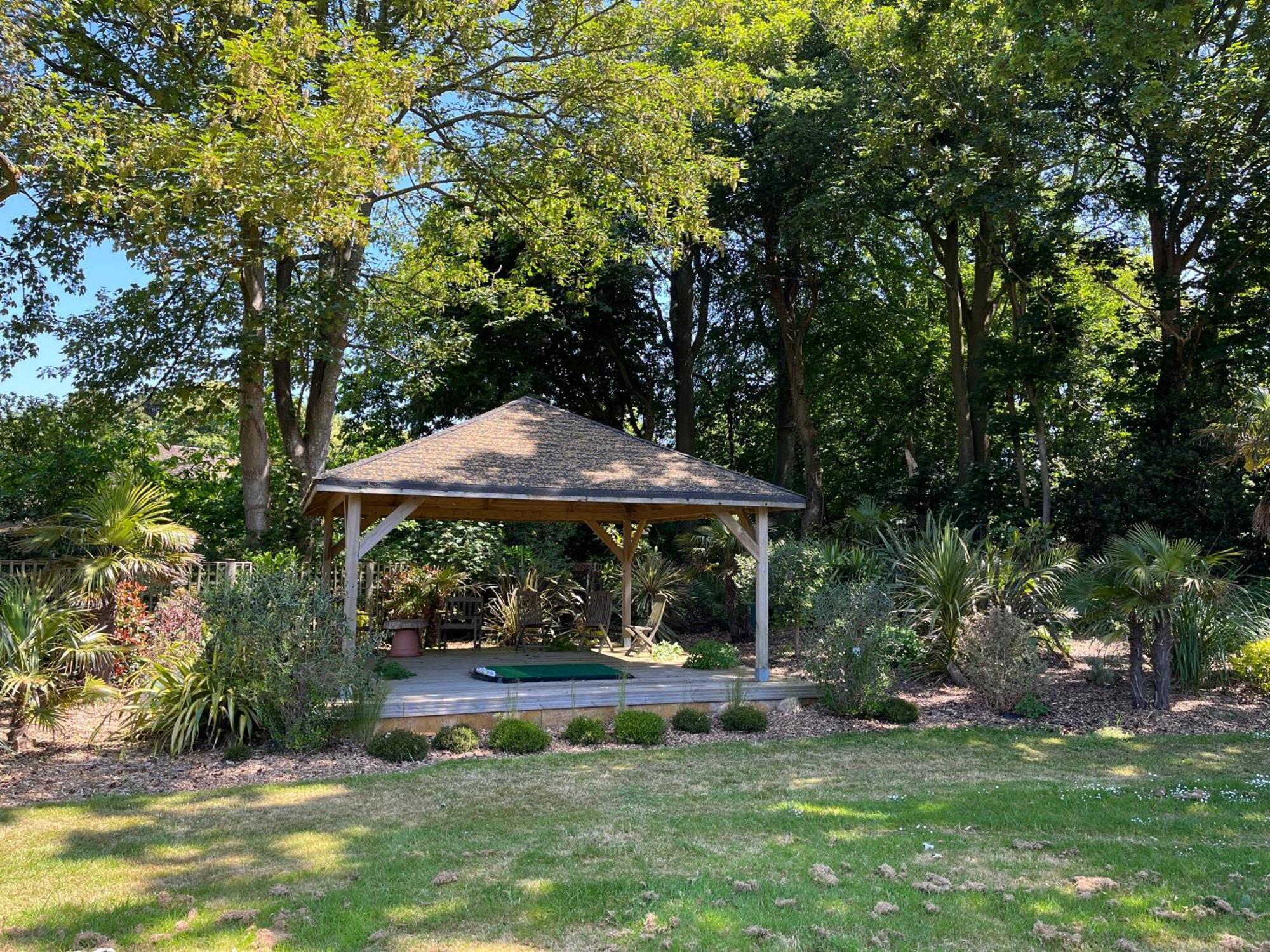 Stay At 'The Elms' In Tranquil Church Norton, Selsey - Ground Floor Bedroom, Own Private Bathroom, Quiet Beach, 2 Acre Garden By The Sea, On Edge Of Wildlife Nature Reserve Exterior foto